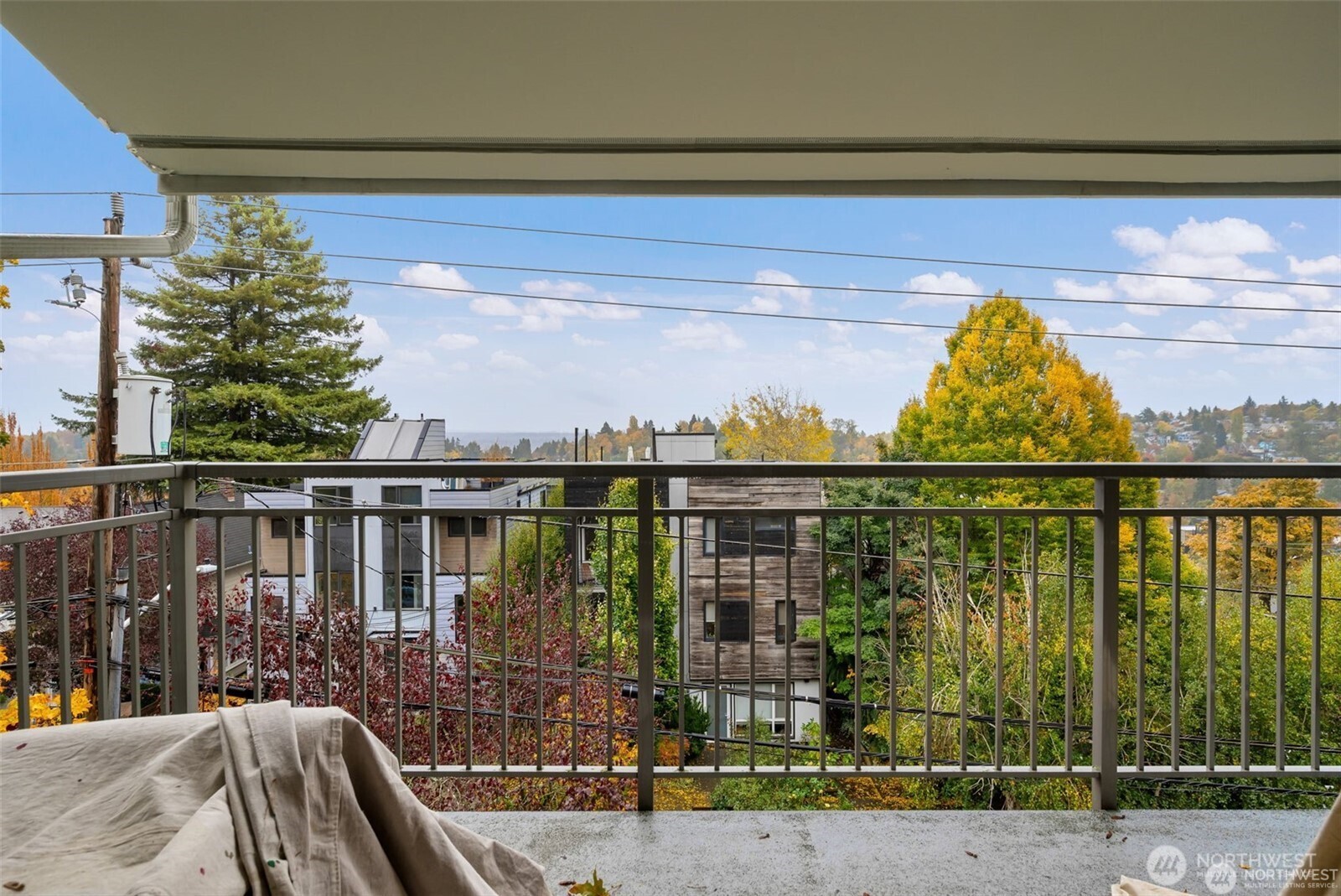 2419 E Madison Street 2461