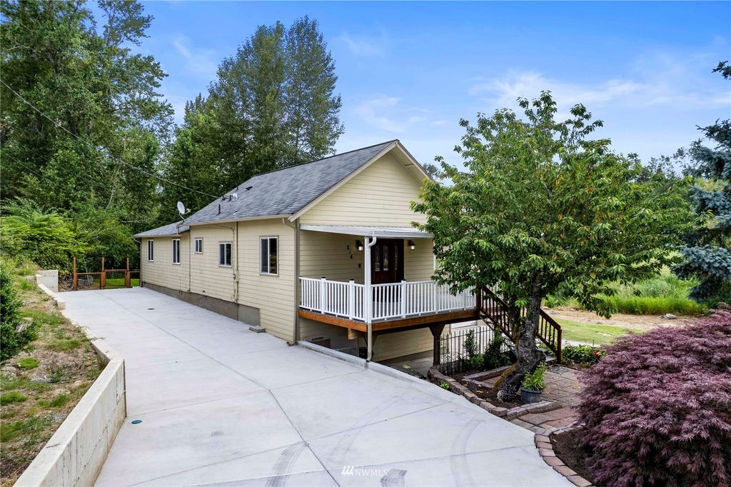 Photo of 814 Porter Way, Milton, WA 98354 (MLS # 1955126)