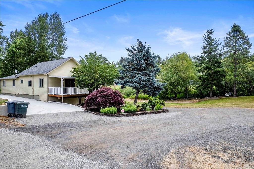 Photo of 814 Porter Way, Milton, WA 98354 (MLS # 1955126)