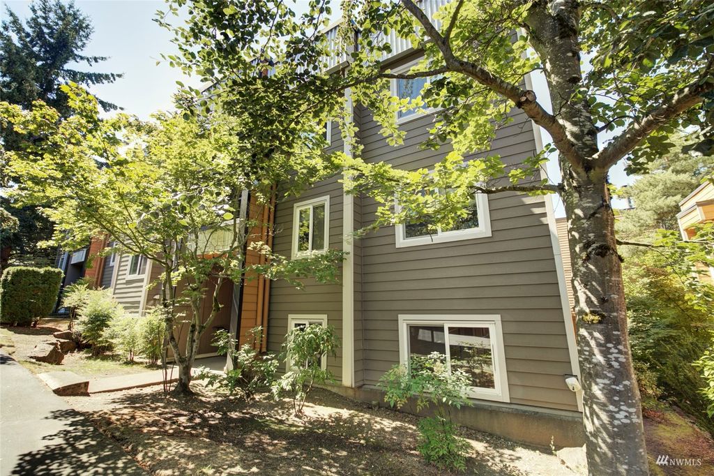 Photo of 746 Kirkland Circle #F104, Kirkland, WA 98033 (MLS # 1978760)