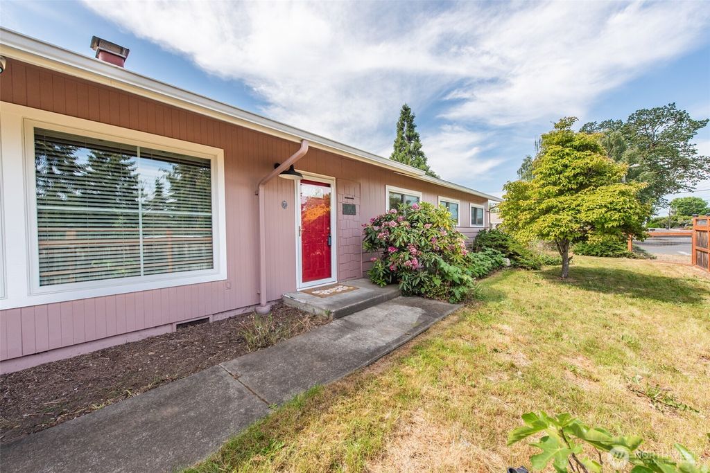 Photo of 307 E Fir Street, Sequim, WA 98382 (MLS # 2526193)