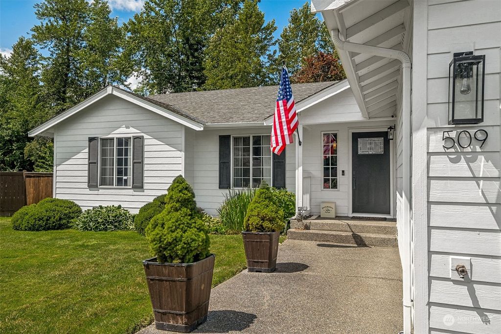 Photo of 509 12th Avenue Ct, Milton, WA 98354 (MLS # 2250466)