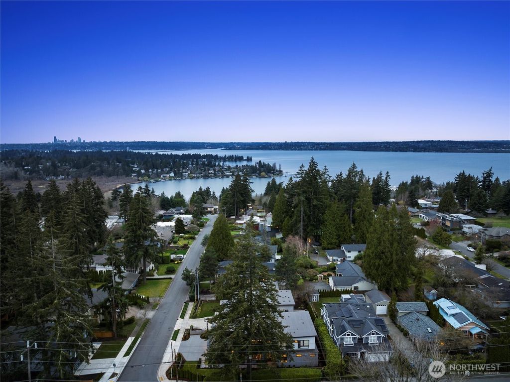 Photo of 4605 108th Avenue NE, Kirkland, WA 98033 (MLS # 2477683)