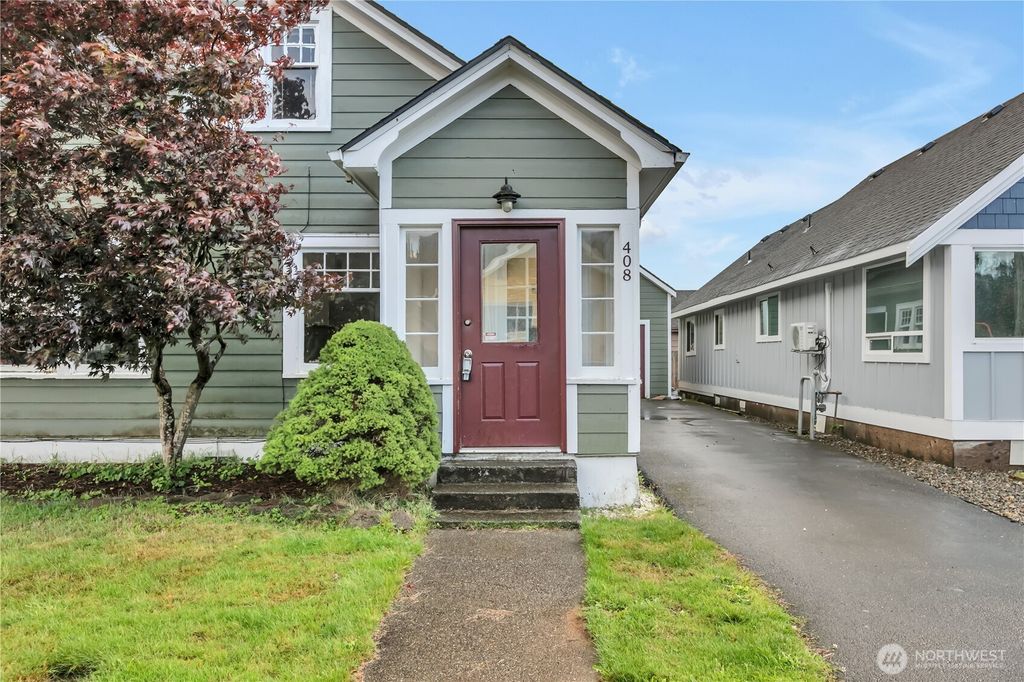 Photo of 408 Karr Avenue, Hoquiam, WA 98550 (MLS # 2446601)