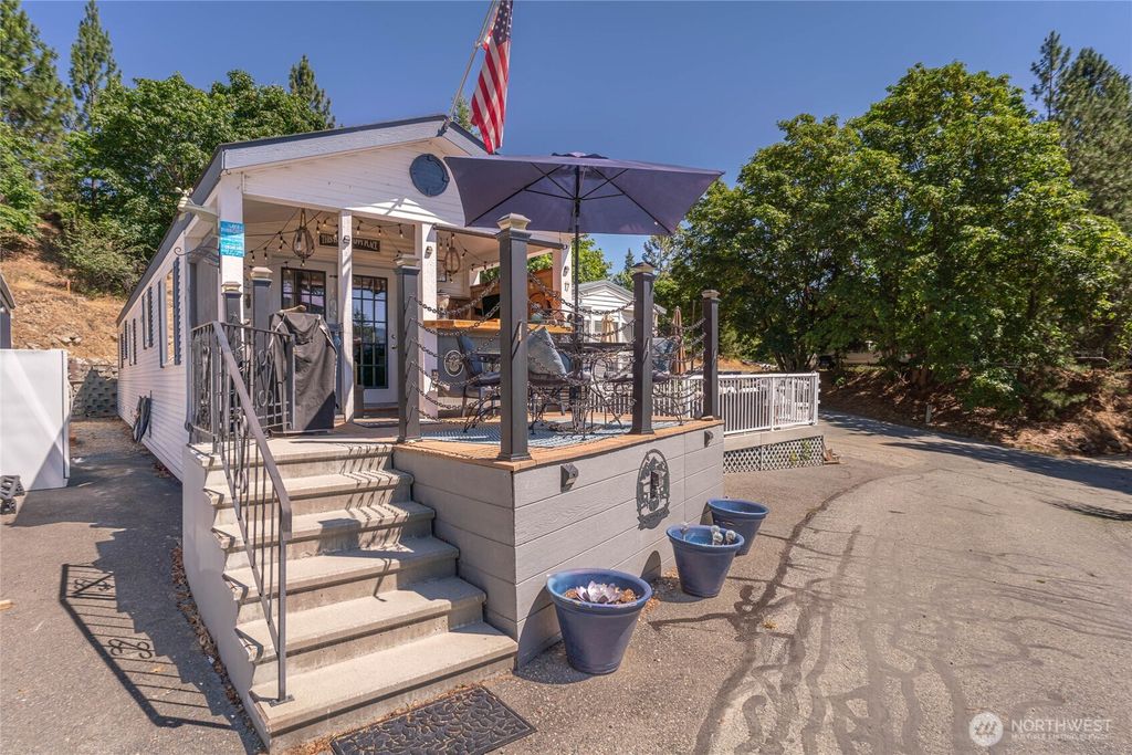 Photo of 11155 S Lakeshore Road #17A, Chelan, WA 98816 (MLS # 2543906)