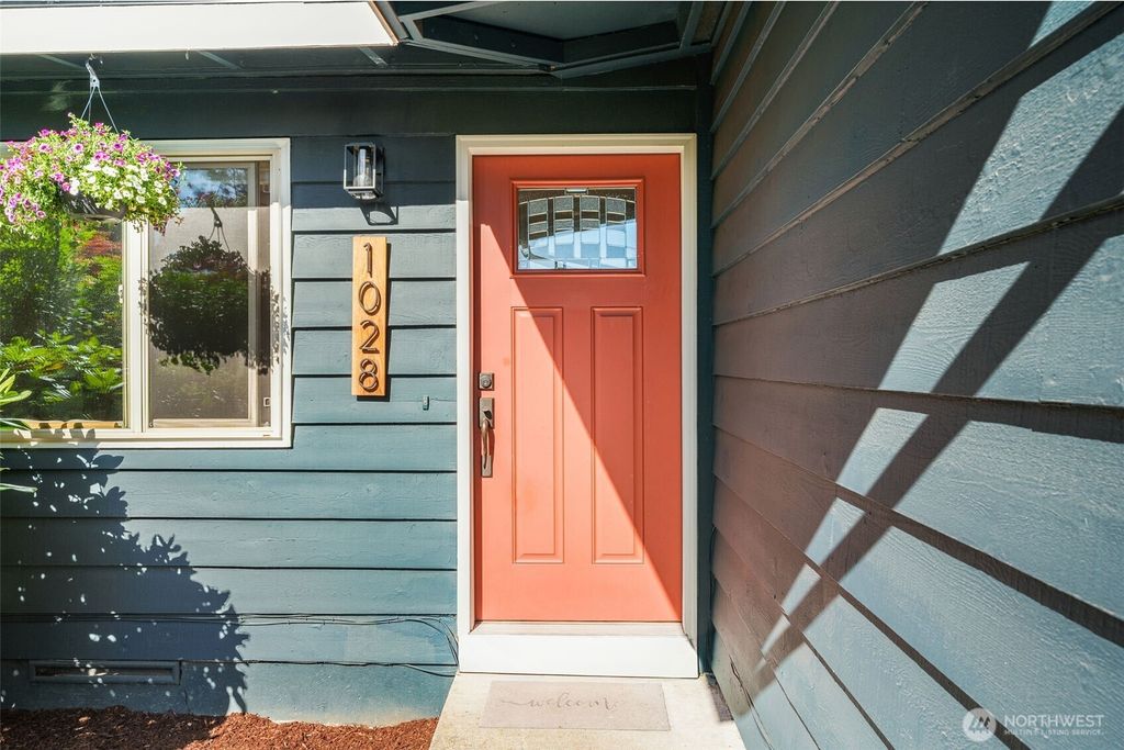 Photo of 1028 183rd Street SW, Lynnwood, WA 98037 (MLS # 2419914)