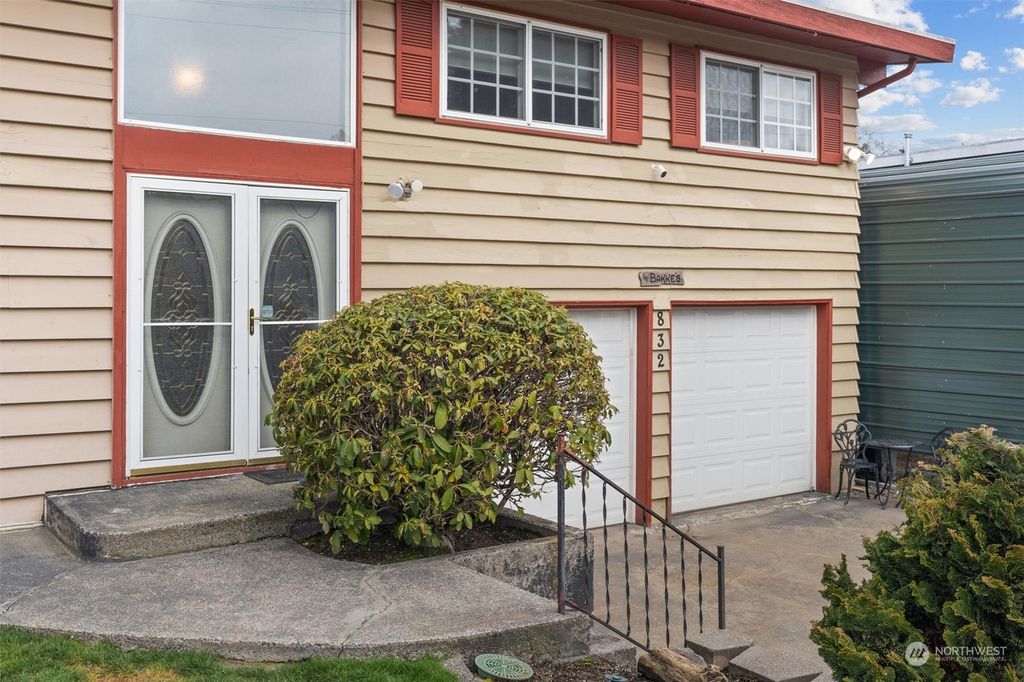 Photo of 832 S 116th Street, Burien, WA 98168 (MLS # 2041943)