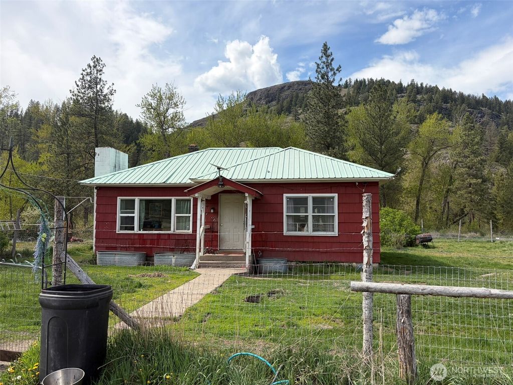 Photo of 17525 highway 21 N, Malo, WA 99150 (MLS # 2517398)