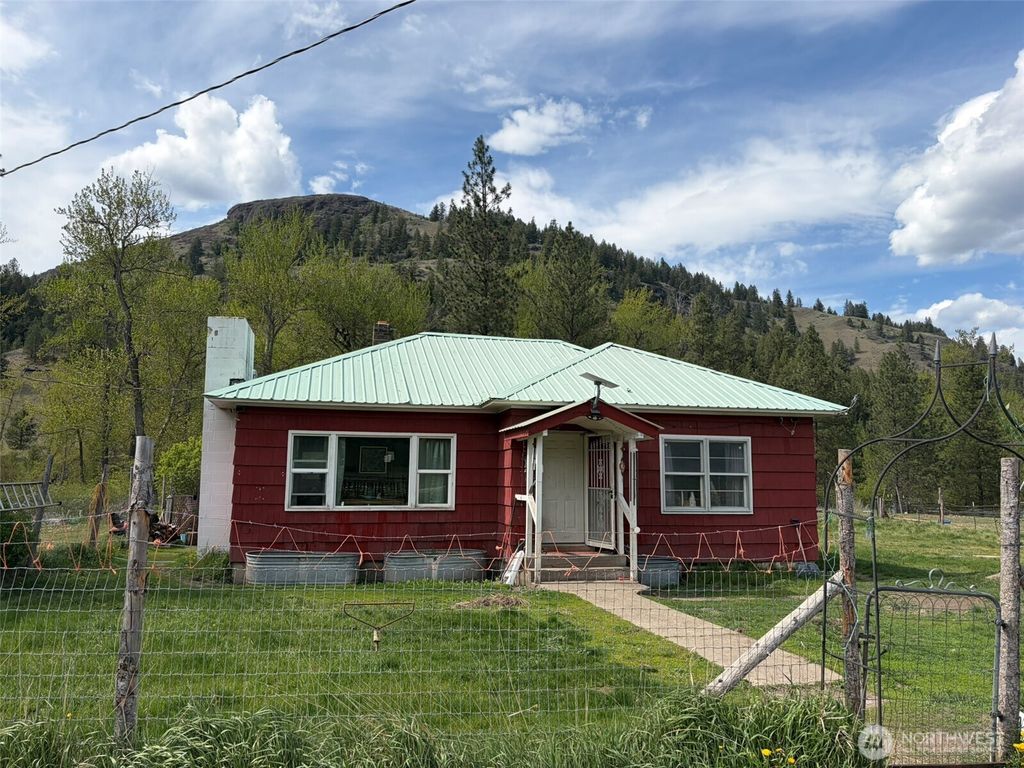 Photo of 17525 highway 21 N, Malo, WA 99150 (MLS # 2517398)