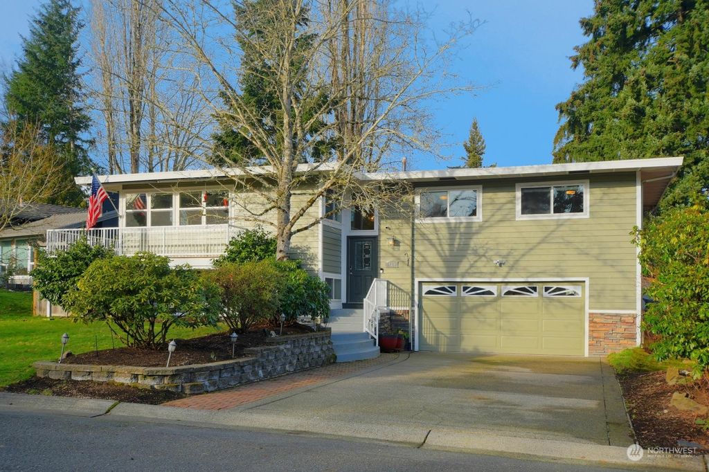 Photo of 14216 NE 74th Street, Redmond, WA 98052 (MLS # 2324113)