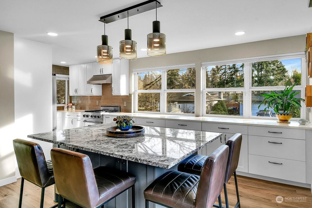 Photo of 14216 NE 74th Street, Redmond, WA 98052 (MLS # 2324113)