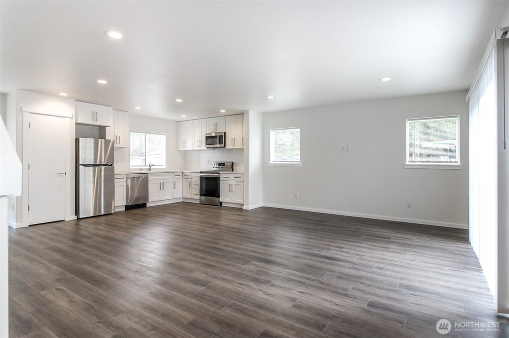 Photo of 114 E Willis Street, Kent, WA 98032 (MLS # 2594126)