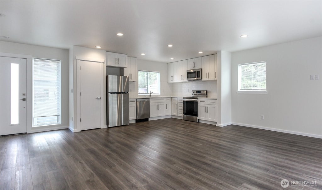 Photo of 114 E Willis Street, Kent, WA 98032 (MLS # 2594126)