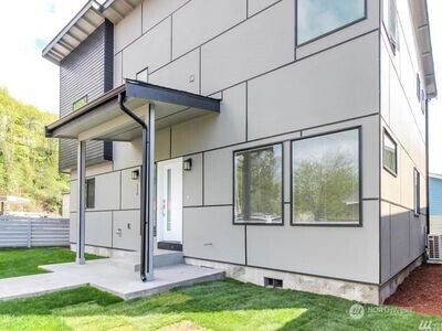 Photo of 114 E Willis Street, Kent, WA 98032 (MLS # 2594126)