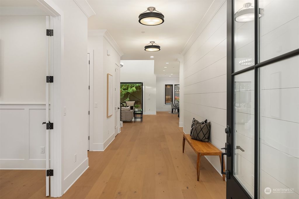 Photo of 10914 SE 26th Street, Bellevue, WA 98004 (MLS # 2199027)