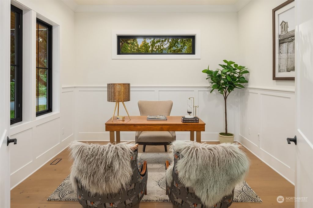 Photo of 10914 SE 26th Street, Bellevue, WA 98004 (MLS # 2199027)