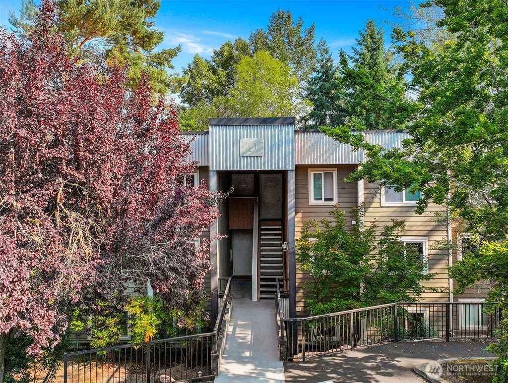Photo of 732 Kirkland Circle #D102, Kirkland, WA 98033 (MLS # 2429153)