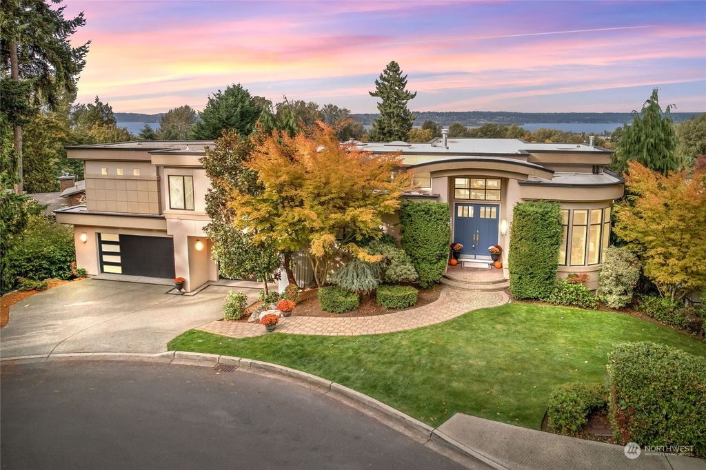 Photo of 7537 115th Place NE, Kirkland, WA 98033 (MLS # 2174855)