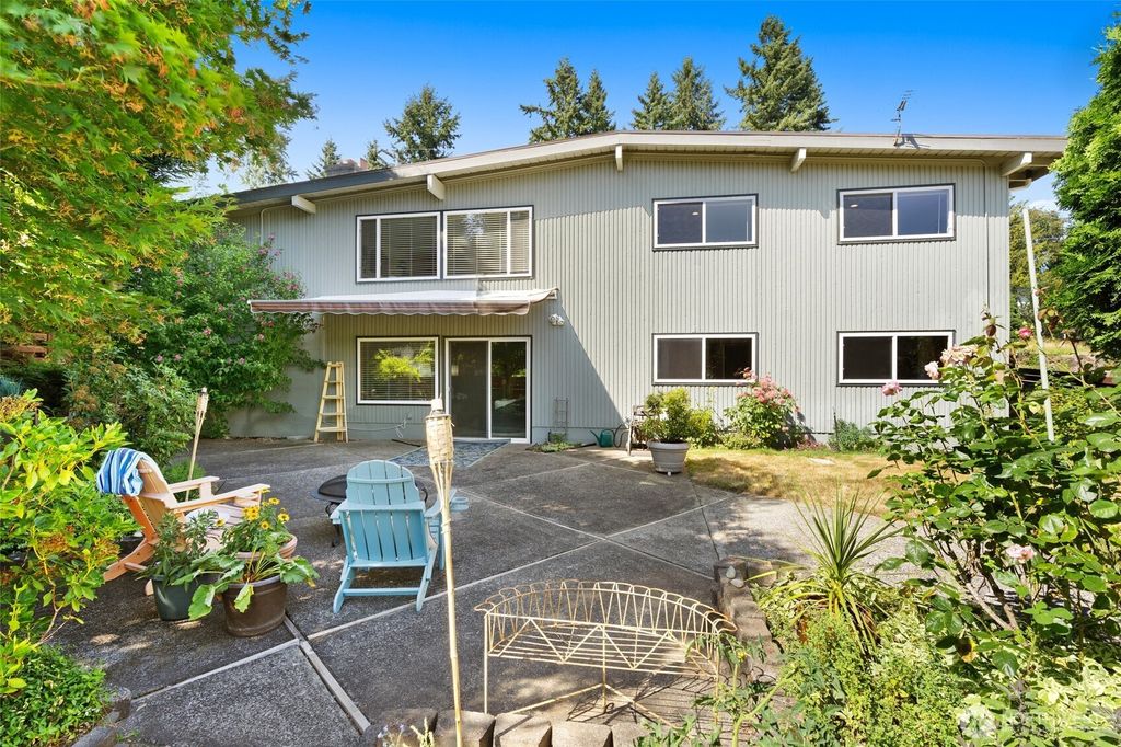 Photo of 16205 SE 7th Street, Bellevue, WA 98008 (MLS # 2412196)