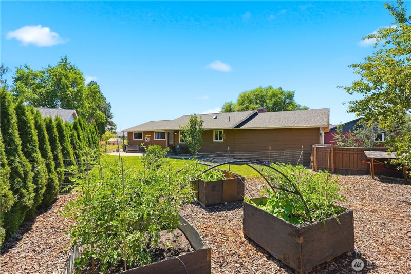 500 W Ridgeview Lane