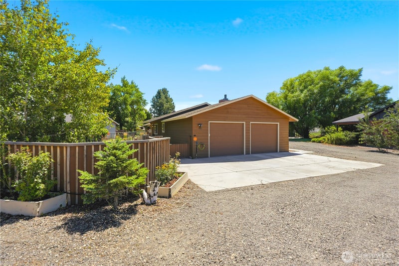 500 W Ridgeview Lane