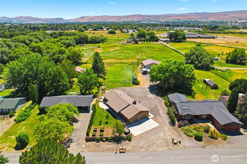 500 W Ridgeview Lane