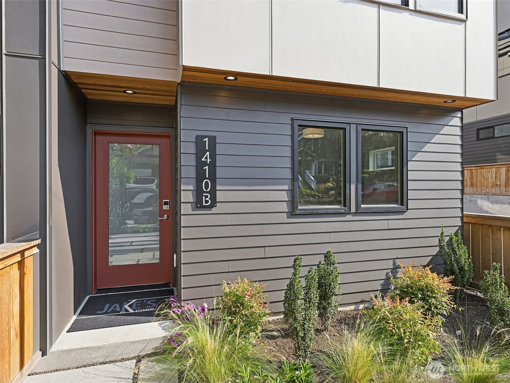 Photo of 1410 N 47th Street #B, Seattle, WA 98103 (MLS # 2580335)