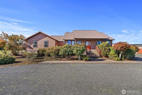 Photo of 395 Ceres Hill Road, Chehalis, WA 98532 (MLS # 2447304)