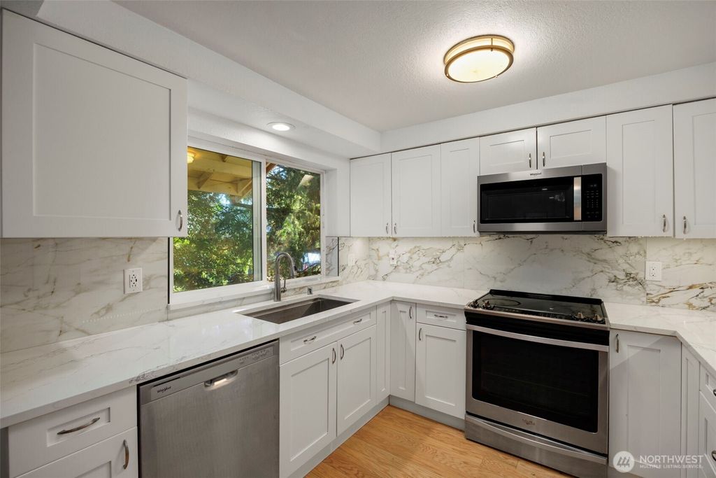 Photo of 4231 NE 5th Street #B203, Renton, WA 98059 (MLS # 2553025)