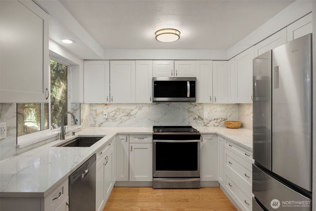 Photo of 4231 NE 5th Street #B203, Renton, WA 98059 (MLS # 2553025)