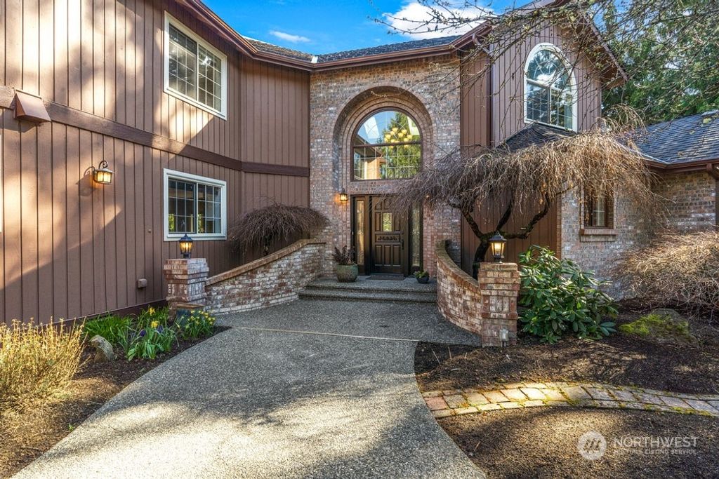 Photo of 24044 NE 29th Street, Sammamish, WA 98074 (MLS # 2212700)