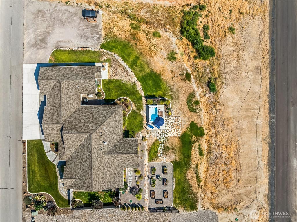 Photo of 28 13th Street SE, East Wenatchee, WA 98802 (MLS # 2570577)