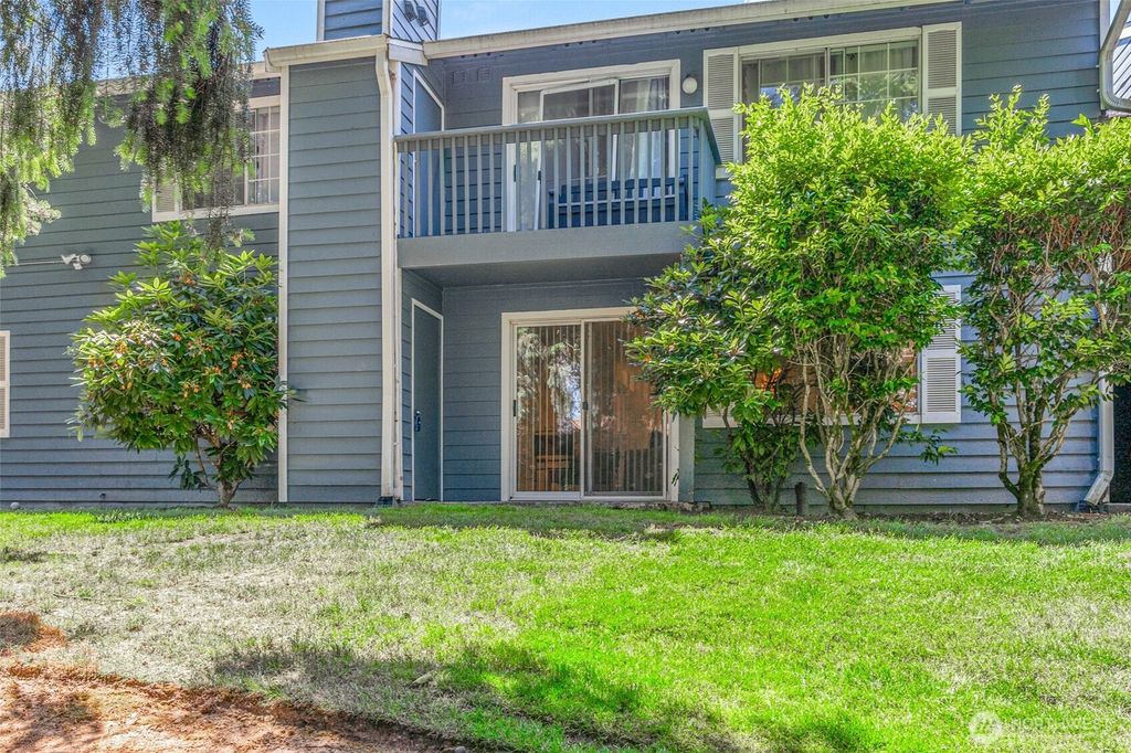 Photo of 16817 Larch Way #E107, Lynnwood, WA 98037 (MLS # 2403081)