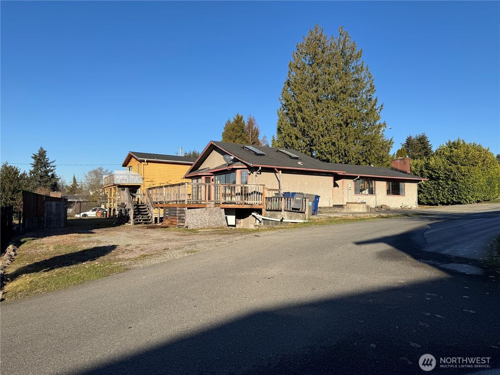 Photo of 1717 Edmonds Avenue NE, Renton, WA 98056 (MLS # 2437474)