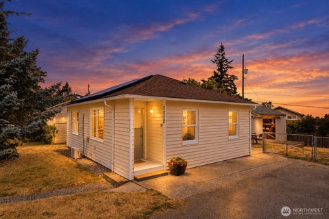 Photo of 7212 S 128th Street, Seattle, WA 98178 (MLS # 2561680)