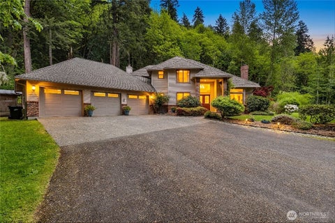 Photo of 11000 164th Avenue SE, Renton, WA 98059 (MLS # 2590755)