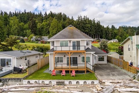 A home in Oak Harbor