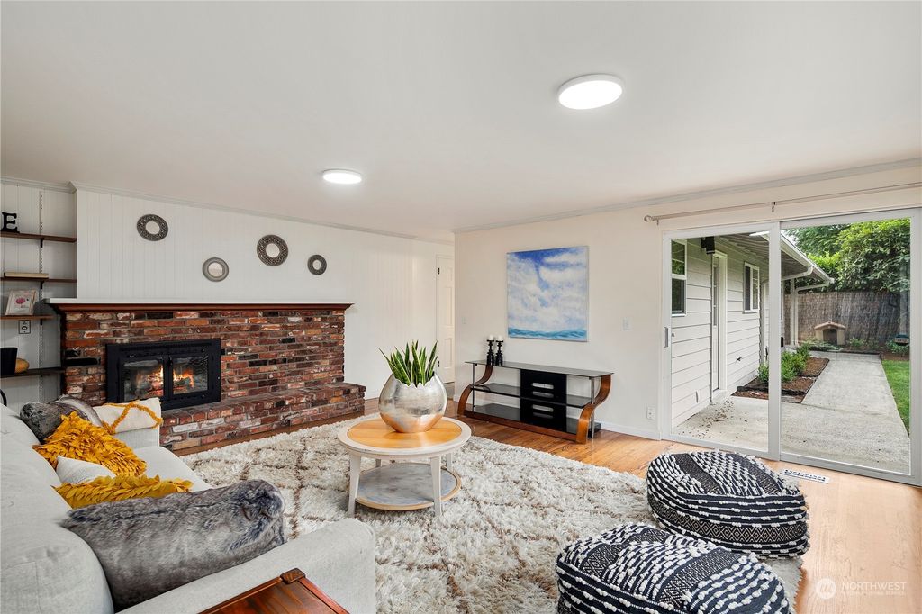 Photo of 4935 126th Avenue SE, Bellevue, WA 98006 (MLS # 2020211)