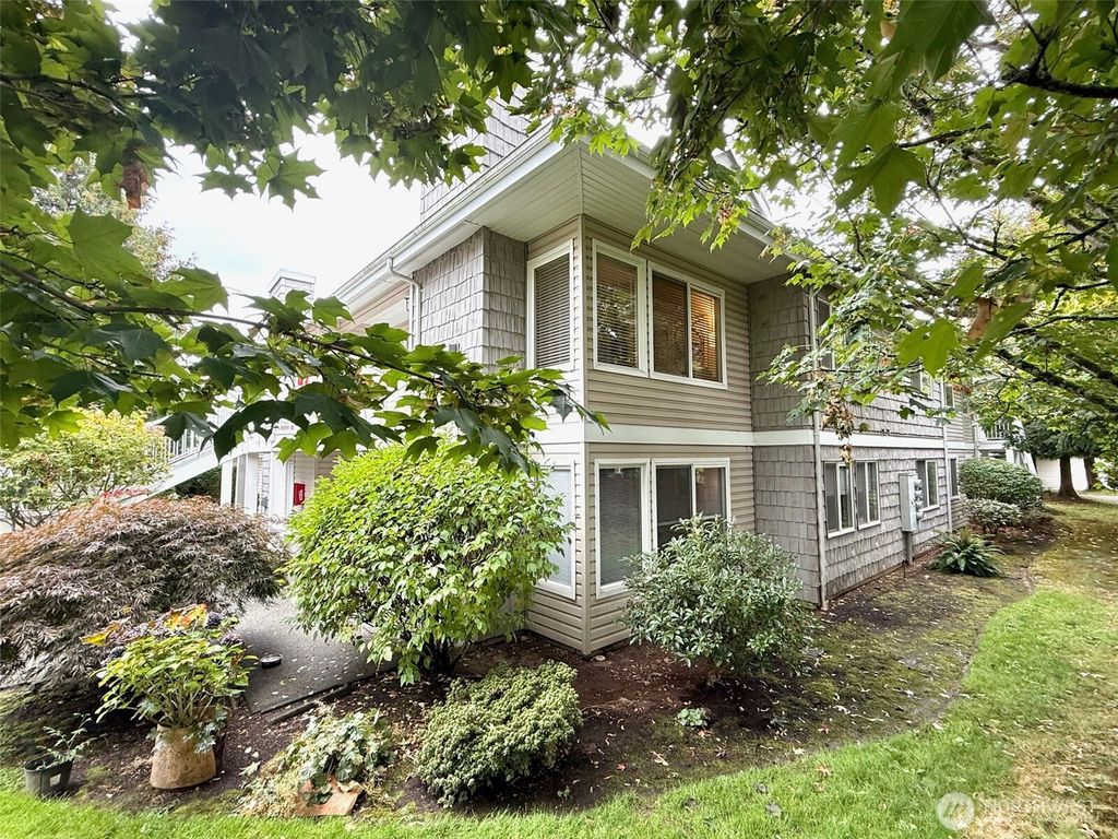 Photo of 11130 SE 208th Street #A204, Kent, WA 98031 (MLS # 2439813)