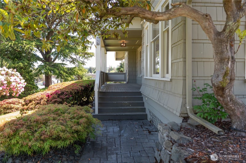 550 Ballentine Street