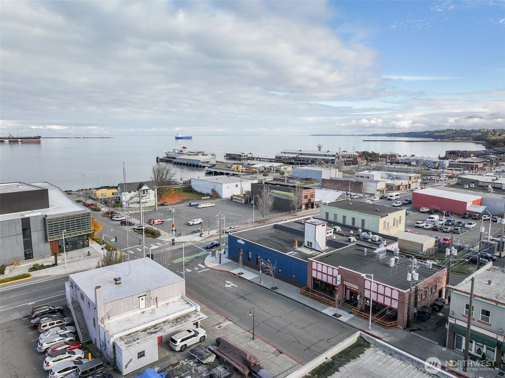 Photo of 117 N Oak Street, Port Angeles, WA 98362 (MLS # 2458723)