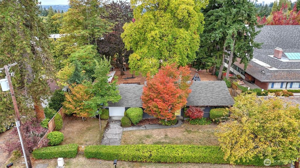 Photo of 4025 86th Avenue SE, Mercer Island, WA 98040 (MLS # 2448167)