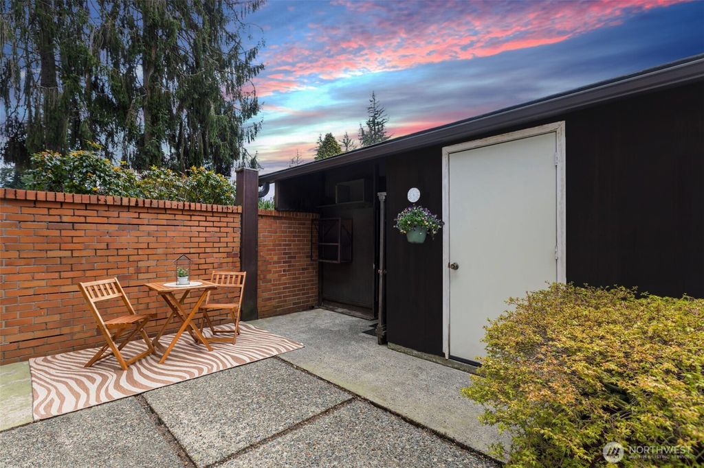 Photo of 1717 150th Avenue SE #1, Bellevue, WA 98007 (MLS # 2501856)