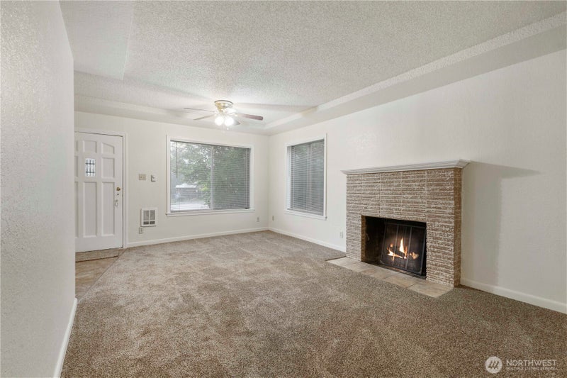 10114 Canyon Road E