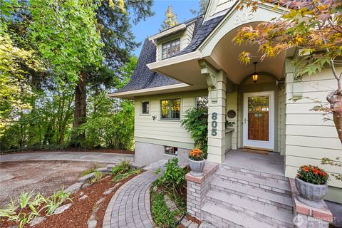 Photo of 805 5th Avenue SW, Olympia, WA 98502 (MLS # 2431226)