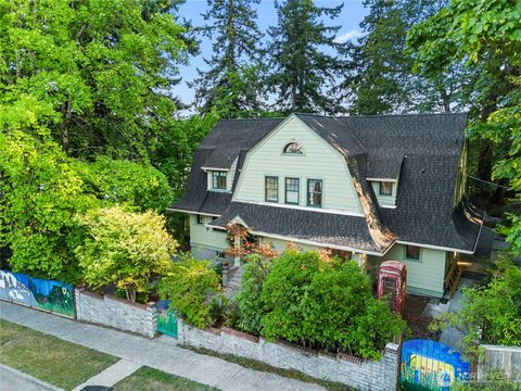 Photo of 805 5th Avenue SW, Olympia, WA 98502 (MLS # 2431226)
