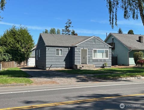 Photo of 2914 WASHINGTON Way, Longview, WA 98632 (MLS # 2521899)
