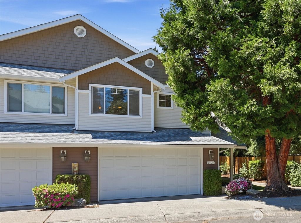 Photo of 1405 NE 166th Court #16, Shoreline, WA 98155 (MLS # 2530381)