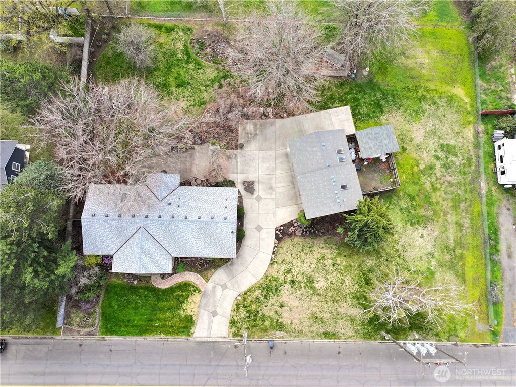 Photo of 1139 Wallula Avenue, Walla Walla, WA 99362 (MLS # 2495579)