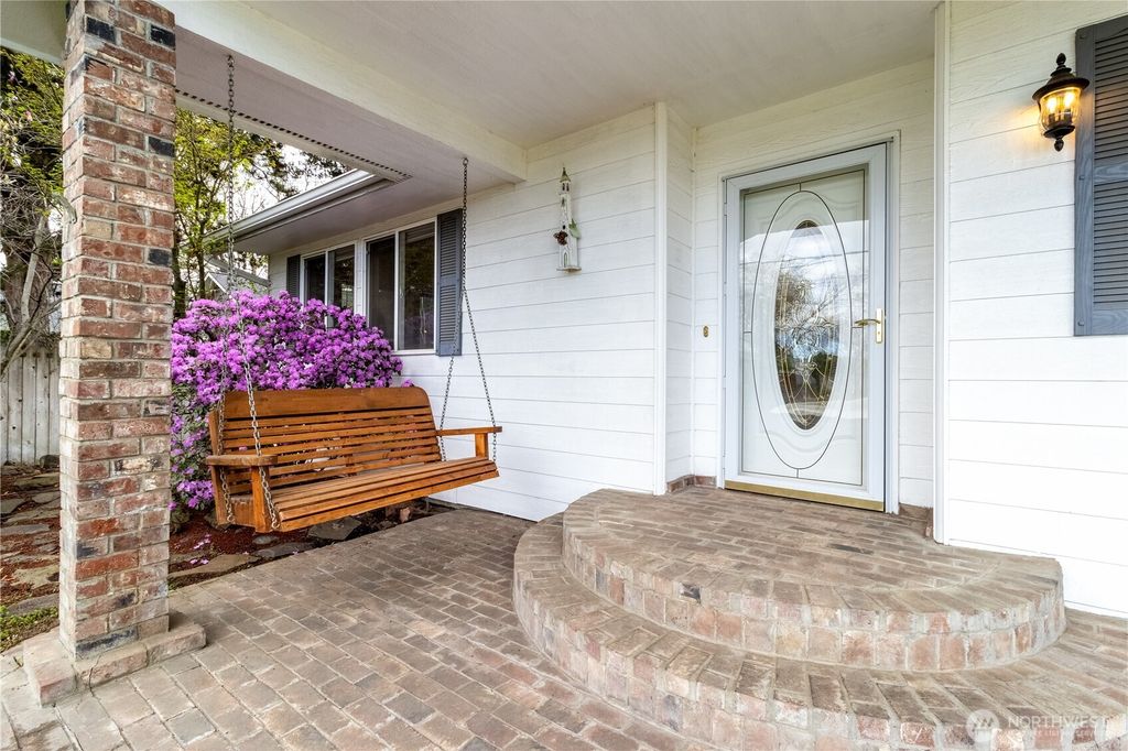 Photo of 1139 Wallula Avenue, Walla Walla, WA 99362 (MLS # 2495579)